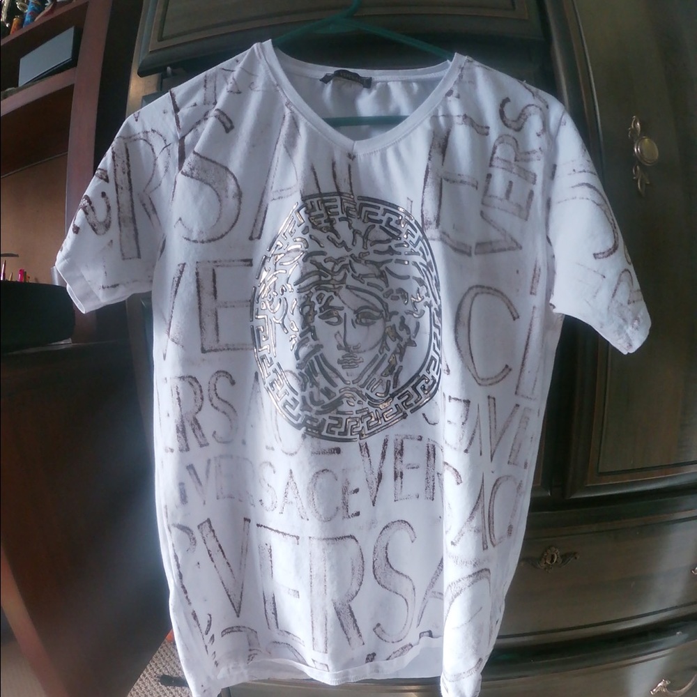 NWOT Versace T-Shirt, extremely soft slim fit
